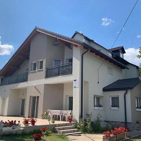 Bed and Breakfast Monostor Panzio Комаром Екстер'єр фото